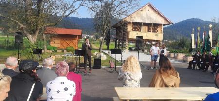 Otvoritev cebelnjaka 1